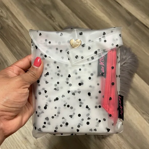 Betsey Johnson Handbag Raincoat Adjustable Black Polka Dot NIB - Picture 3 of 3